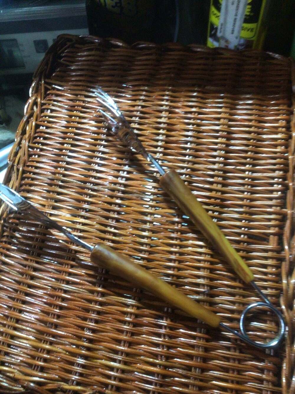 Vintage Mid-Century Bakelite Handle Swirl Claw Ice Tongs